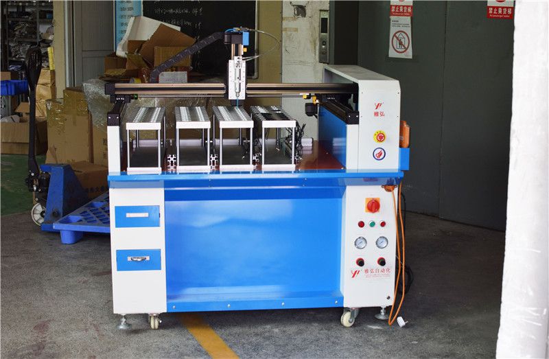 點(diǎn)膠機(jī),自動(dòng)點(diǎn)膠機(jī)企業(yè)