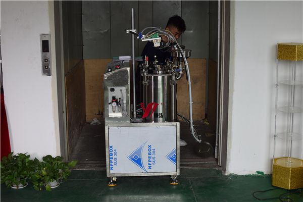  洗衣機(jī)線路板灌膠機(jī)