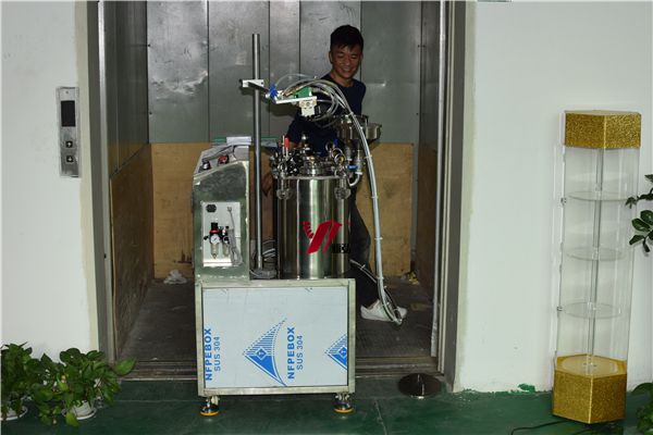 全自動(dòng)灌膠機(jī)廠家