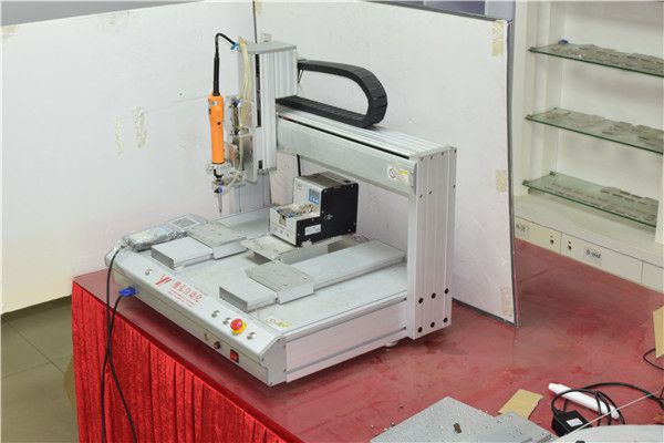 自動(dòng)送鎖螺絲機(jī)