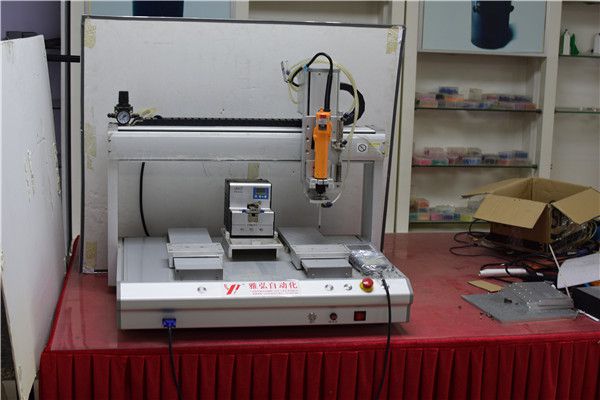 自動送鎖螺絲機(jī)