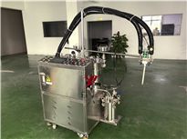 <b>小型真瓷膠灌膠機(jī),專業(yè)廠家,實(shí)力雄厚</b>