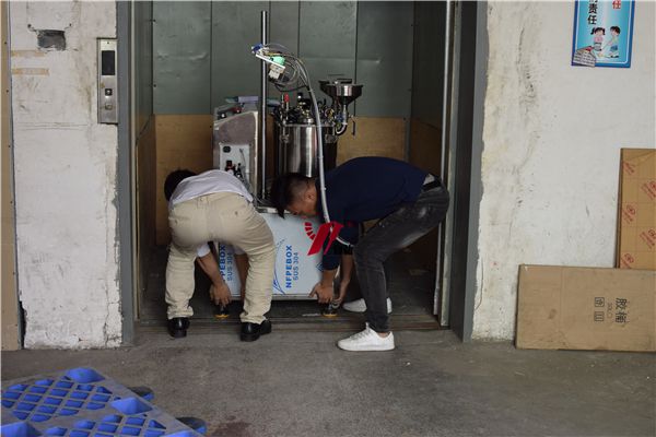 汽車傳感器灌膠機(jī)