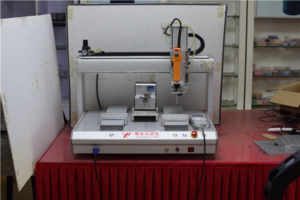 專業(yè)自動(dòng)擰螺絲機(jī)生產(chǎn)