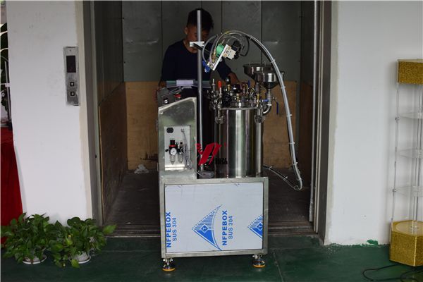 供銷1比1灌膠機(jī)