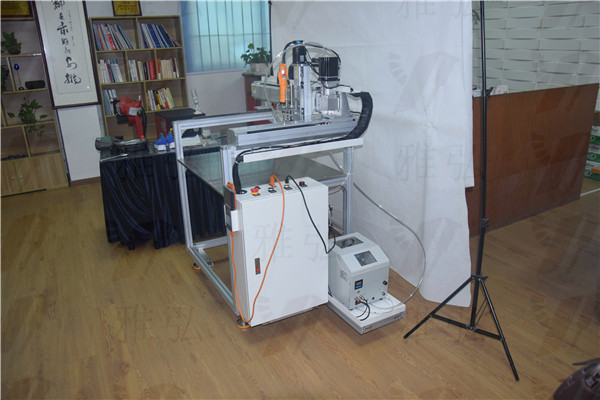 自動鎖螺絲機側(cè)面